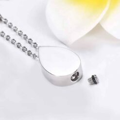 Alternative view of Ash pendant