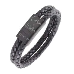 “Leren Armband met Zwarte Sluiting – Gravure in Wit Contrast
