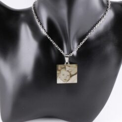 Alternative view of Pendant with engraved photo incl. chain